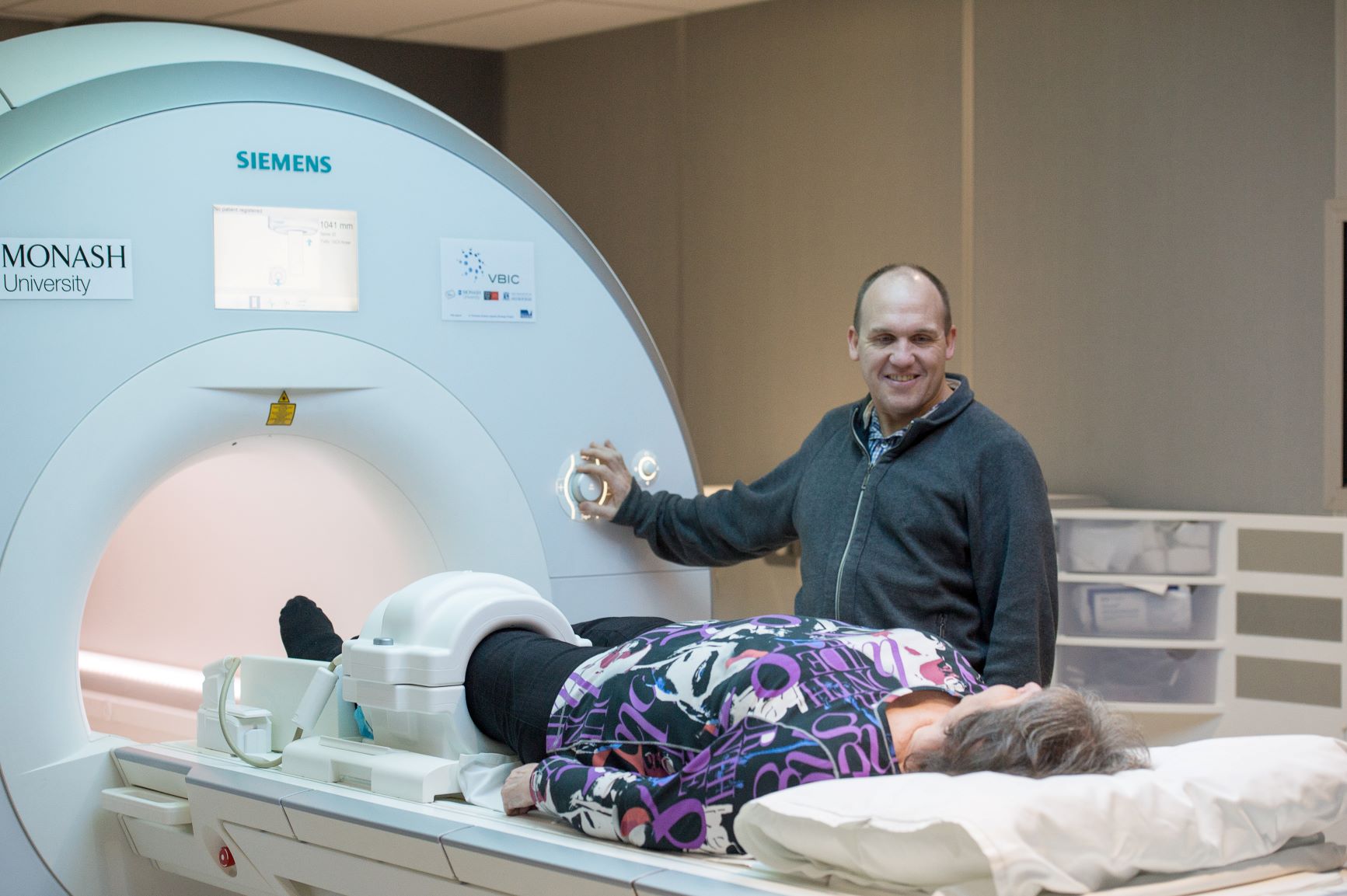 004_knee MRI_359292